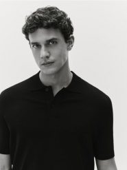 Sweter polo z wiskozą - czarny. Czarne swetry męskie Reserved, l, bez wzorów, z dzianiny, bez kołnierzyka, bez ramiączek. Za 99.99 zł.
