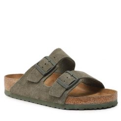 Klapki Birkenstock. Zielone klapki męskie Birkenstock, bez wzorów, bez zapięcia. Za 539.99 zł.