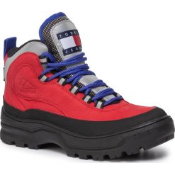 Trapery TOMMY JEANS - Heritage Wmn Expedition Boot EN0EN00632 Tango Red 611. Czerwone kozaki damskie Tommy Jeans, z jeansu, bez zapięcia. Za 749.00 zł.