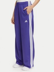 Adidas Spodnie dresowe Dayready KZ2514 Fioletowy Regular Fit. Fioletowe spodnie dresowe damskie Adidas, bez wzorów, z dresówki. Za 199.99 zł.