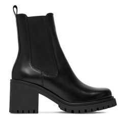 Botki Badura. Czarne botki damskie Badura, bez wzorów, bez obcasa, na słupku, bez zapięcia. Za 349.99 zł.