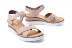 RIEKER V38G9-31 rose, sandały damskie. Czerwone sandały damskie Rieker, bez wzorów, bez obcasa, na koturnie, bez zapięcia. Za 254.92 zł.