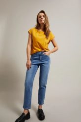 Gładkie jeansy boyfriend niebieskie. Niebieskie jeansy damskie MOODO, bez wzorów, z bawełny. W wyprzedaży za 74.99 zł.