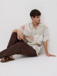 Koszula comfort fit - wielobarwny. Koszule męskie Reserved, l, bez wzorów, z wiskozy, bez kołnierzyka, bez ramiączek. Za 129.99 zł.