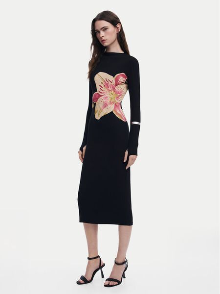Desigual Sukienka codzienna 25SWVKX1 Czarny Slim Fit. Czarne sukienki damskie Desigual, na co dzień, s, bez wzorów, z wiskozy, bez kołnierzyka, bez ramiączek, proste. Za 259.99 zł.