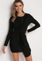 Czarna Asymetryczna Sukienka z Ozdobnym Supełkiem i Drapowaniem Acantha. Czarne sukienki damskie Born2be, na imprezę, bez wzorów, z asymetrycznym kołnierzem, bez ramiączek, asymetryczne. Za 59.99 zł.