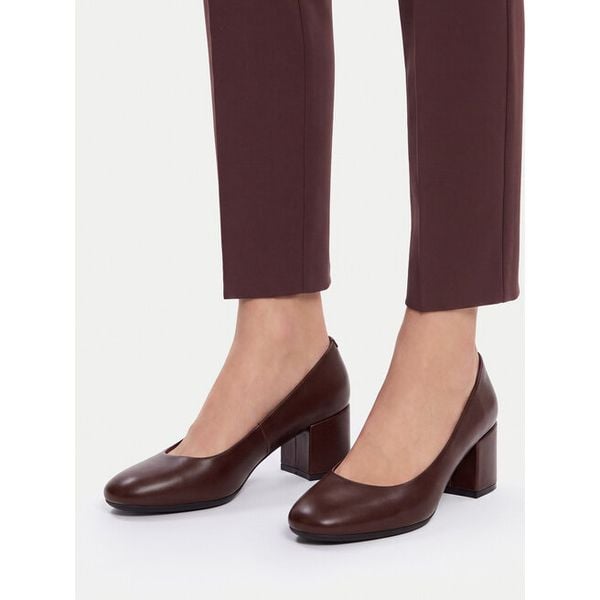 Czółenka Go Soft. Czerwone czółenka damskie GO SOFT, bez wzorów, bez obcasa, bez zapięcia. Za 139.99 zł.