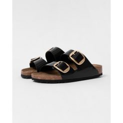 Klapki unisex Birkenstock Arizona Big Buckle. Czarne klapki damskie Birkenstock, na lato, bez wzorów, z materiału, eleganckie, bez obcasa, bez zapięcia. Za 758.00 zł.