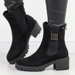 Czarne zamszowe botki damskie T.Sokolski Z24-167. Czarne botki damskie Sokolski, na jesień, bez wzorów, z zamszu, eleganckie, z okrągłym noskiem, bez obcasa, bez zapięcia. Za 219.00 zł.