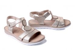 CAPRICE 9-28154-42 366 taupe met. comb, sandały damskie. Żółte sandały damskie Caprice, bez wzorów, bez obcasa, bez zapięcia. Za 249.90 zł.