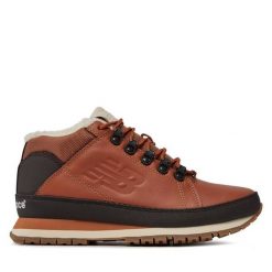 Trzewiki New Balance. Brązowe botki męskie New Balance, bez wzorów, bez obcasa, bez zapięcia. Za 599.99 zł.