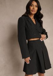 Czarna Rozkloszowana Spódnica z Plisami Zdobiona Subtelnym Wzorem w Paski Redamira. Czarne spódnice damskie Renee, na co dzień, l, z aplikacjami, eleganckie, mini, rozkloszowane. Za 74.99 zł.