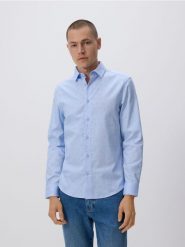 Koszula slim fit w drobny wzór - jasnoniebieski. Niebieskie koszule męskie Reserved, l, bez wzorów, z bawełny, bez kołnierzyka, bez ramiączek. W wyprzedaży za 69.99 zł.