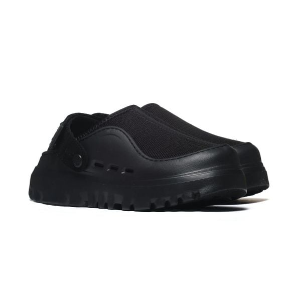 Klapki Ugg GoldenGlow 1166912-BLK. Czarne klapki męskie UGG, bez wzorów, z gumy, z okrągłym noskiem, bez zapięcia. Za 439.00 zł.