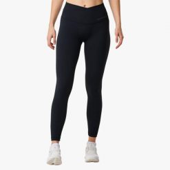 Długie legginsy treningowe damskie Swedemount Core Wrap szybkoschnące. Czarne bielizna sportowa damska SWEDEMOUNT, bez wzorów, z tkaniny. W wyprzedaży za 125.00 zł.