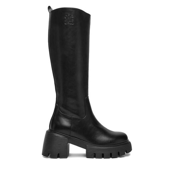 Kozaki Nine West. Czarne kozaki damskie Nine West, bez wzorów, bez obcasa, na słupku, bez zapięcia. Za 263.99 zł.