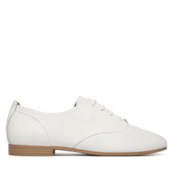 Półbuty Caprice. Białe półbuty damskie Caprice, bez wzorów, bez obcasa, na płaskiej podeszwie, bez zapięcia. Za 399.99 zł.