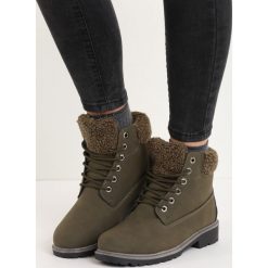Ciemnozielone Traperki Stitches. Trapery damskie Born2be, z futra, bez zapięcia. Za 79.99 zł.