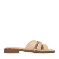 Klapki Lasocki. Brązowe klapki damskie Lasocki, bez wzorów, bez obcasa, bez zapięcia. Za 149.99 zł.