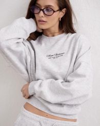 Damska bluza dresowa z okrągłym dekoltem, miękka luźna Script jasnoszary melanż. Szare bluzy damskie Aim'n, s, bez wzorów, z bawełny, bez ramiączek, bez kaptura. Za 344.00 zł.