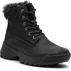 Trapery TAMARIS - 1-25711-31 Black 001. Czarne trapery damskie Tamaris, z futra, bez zapięcia. W wyprzedaży za 239.00 zł.