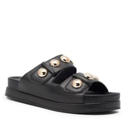Klapki DeeZee. Czarne klapki damskie DeeZee, bez wzorów, bez obcasa, bez zapięcia. Za 119.99 zł.