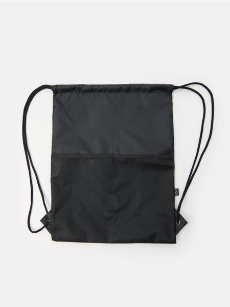Plecak worek - czarny. Czarne plecaki męskie Sinsay, bez wzorów, sportowe. Za 15.99 zł.