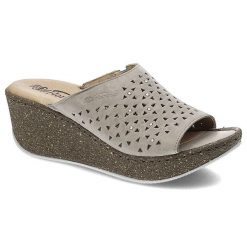 Beżowe Klapki Florance Wygodne Skórzane Buty. Brązowe klapki damskie Florance, bez wzorów, z nubiku, eleganckie, bez obcasa, na koturnie, bez zapięcia. Za 159.00 zł.