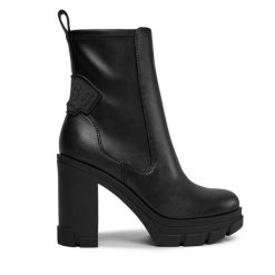 Botki Guess. Czarne botki damskie Guess, z aplikacjami, bez obcasa, na słupku, bez zapięcia. Za 399.99 zł.