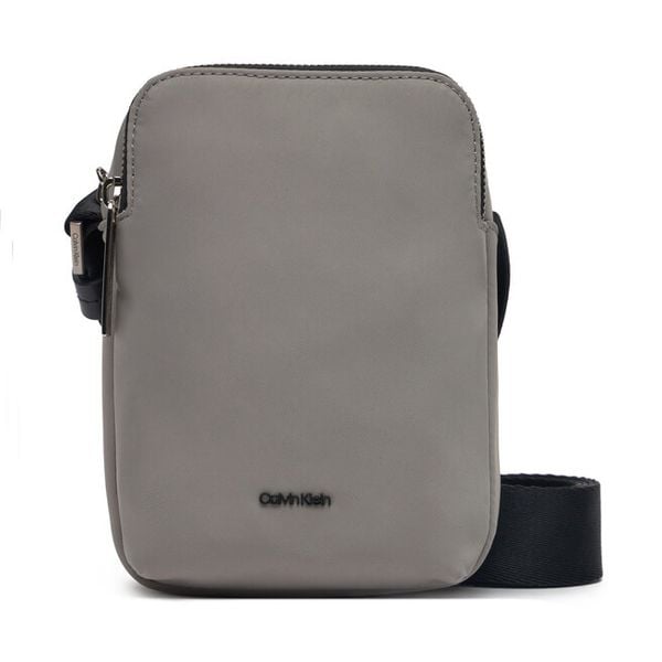 Saszetka Calvin Klein. Szare saszetki i nerki męskie Calvin Klein, małe. Za 199.99 zł.