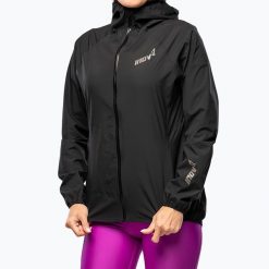 Kurtka do biegania damska Inov-8 Stormshell FZ V2. Czarne kurtki sportowe damskie Inov-8, bez wzorów, bez ramiączek, bez kaptura, do biegania. Za 689.99 zł.