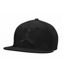 Czapka z daszkiem Air Jordan Jumpman Pro Czarna - FV5296-011. Czarne czapki damskie Jordan, bez wzorów. Za 148.34 zł.