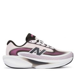 Buty do biegania New Balance. Czerwone obuwie sportowe damskie New Balance, bez wzorów, bez zapięcia, do biegania. Za 649.99 zł.