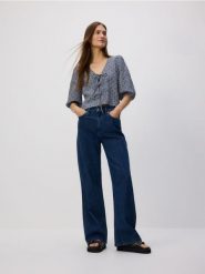 Jeansy wide leg z dodatkiem lnu - granatowy. Niebieskie jeansy damskie Reserved, bez wzorów, z bawełny. W wyprzedaży za 99.99 zł.
