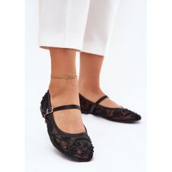 Siateczkowe Baleriny Z Haftem I Zdobieniem Czarne. Czarne balerinki damskie z aplikacjami, eleganckie, bez obcasa, bez zapięcia. Za 139.80 zł.