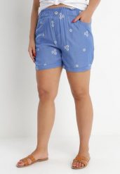 Jasnoniebieskie Szorty Khloressa. Niebieskie szorty damskie Born2be, bez wzorów, plus size. Za 29.99 zł.