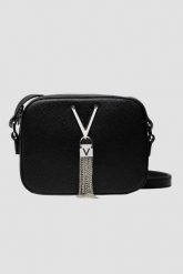 VALENTINO Mała czarna torebka o teksturze skóry z ozdobnym V divina haversack. Czarne listonoszki damskie Valentino by Mario Valentino, bez wzorów, ze skóry, małe, bez dodatków. W wyprzedaży za 199.99 zł.