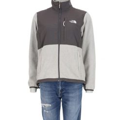 The North Face Kurtka polarowa damska Denali. Szare kurtki sportowe damskie The North Face, l, bez wzorów, z polaru, bez ramiączek, bez kaptura, trekkingowe. Za 212.96 zł.