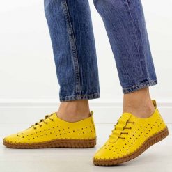 Żółte ażurowane skórzane półbuty damskie T.Sokolski w26-02. Żółte półbuty damskie Sokolski, na jesień, bez wzorów, z jeansu, klasyczne, bez obcasa, na płaskiej podeszwie, bez zapięcia. Za 259.00 zł.