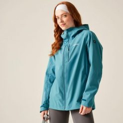 Kurtka turystyczna przeciwdeszczowa damska Birchdale wodoodporna. Niebieskie kurtki sportowe damskie Regatta, bez wzorów, bez ramiączek, bez kaptura, trekkingowe. Za 200.80 zł.