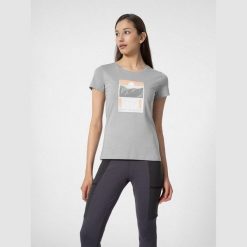 4f Koszulka 4F W 4FSS23TFTSF274 27S. Bluzki damskie 4F, s, bez wzorów, bez kołnierzyka, bez ramiączek. Za 53.03 zł.