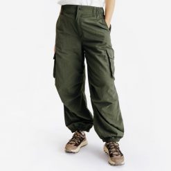 Spodnie cargo damskie Lifetech. Brązowe spodnie dresowe damskie Decathlon, bez wzorów, z materiału, sportowe, długie. Za 179.99 zł.