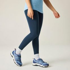Buty damskie Blaze II. Niebieskie obuwie trekkingowe damskie Regatta, z gumy, bez zapięcia. Za 189.99 zł.