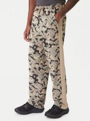 Guess Spodnie dresowe Z6RB02 K9YI1 Beżowy Regular Fit. Brązowe spodnie sportowe męskie Guess, l, z aplikacjami, z bawełny. Za 399.99 zł.