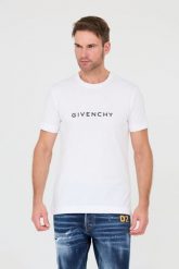 GIVENCHY Biały t-shirt. Białe t-shirty męskie Givenchy, m, bez wzorów, bez kołnierzyka, bez ramiączek. W wyprzedaży za 1,619.99 zł.