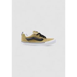Obuwie sportowe Mężczyzna VANS Knu Skool. Brązowe buty sportowe męskie Vans, bez wzorów, bez zapięcia. W wyprzedaży za 321.65 zł.