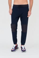 AERONAUTICA MILITARE Granatowe spodnie dresowe. Niebieskie spodnie sportowe męskie Aeronautica Militare, m, bez wzorów, z dresówki. W wyprzedaży za 369.99 zł.