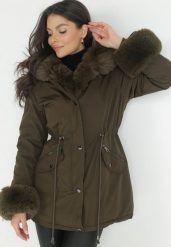 Ciemnozielona Kurtka Parka z Kapturem i Wstawkami z Futerka Caranze. Zielone kurtki damskie Born2be, na jesień, l, bez wzorów, z kapturem. Za 259.99 zł.