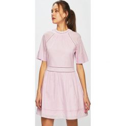 Scotch & Soda - Sukienka. Czerwone sukienki damskie Scotch & Soda, na co dzień, l, bez wzorów, z bawełny, casualowe, bez kołnierzyka, bez ramiączek, mini, proste. Za 379.90 zł.