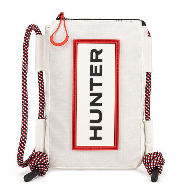 Torebka Hunter. Białe listonoszki damskie Hunter, bez wzorów, bez dodatków. Za 83.99 zł.